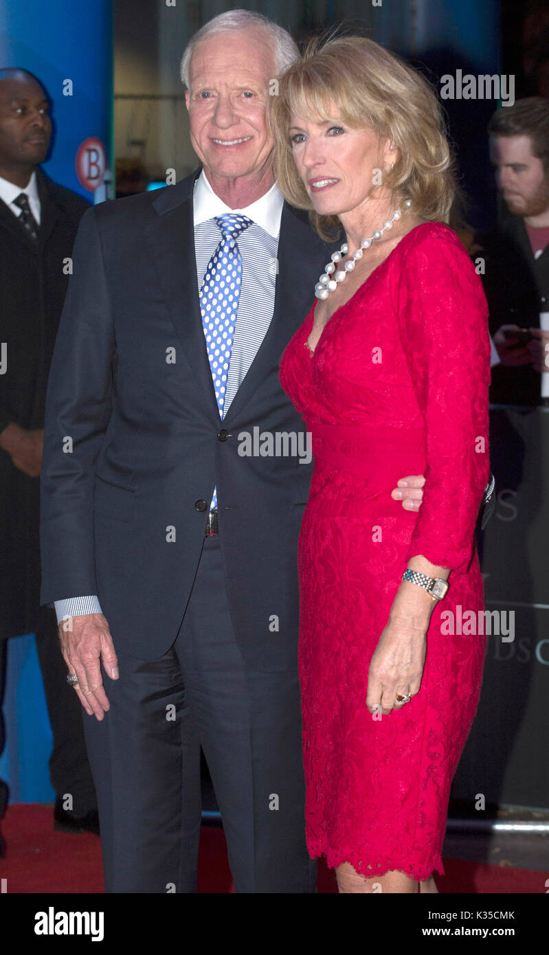 Foto © gutgeschrieben werden muss Alpha Presse 080004 17/11/2016 Captain Chesley Sully Sullenberger und Lorrie Sullenberger besucht die für Sully Wunder auf dem Hudson Premiere auf der BFI IMAX in London Stockfoto