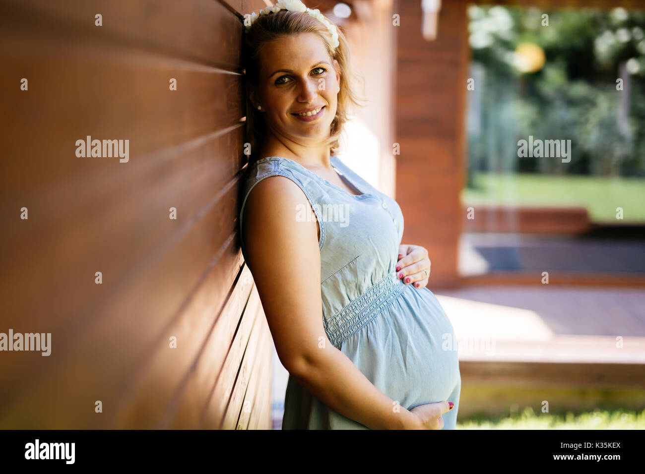 Schöne schwangere Frau Stockfoto