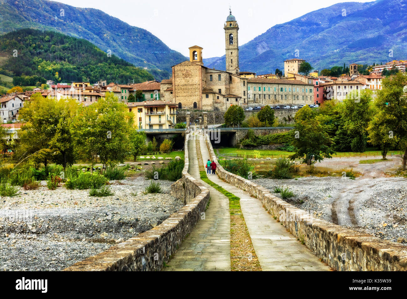 Beauitiful Bobbio Dorf, Panoramaaussicht, Italien. Stockfoto