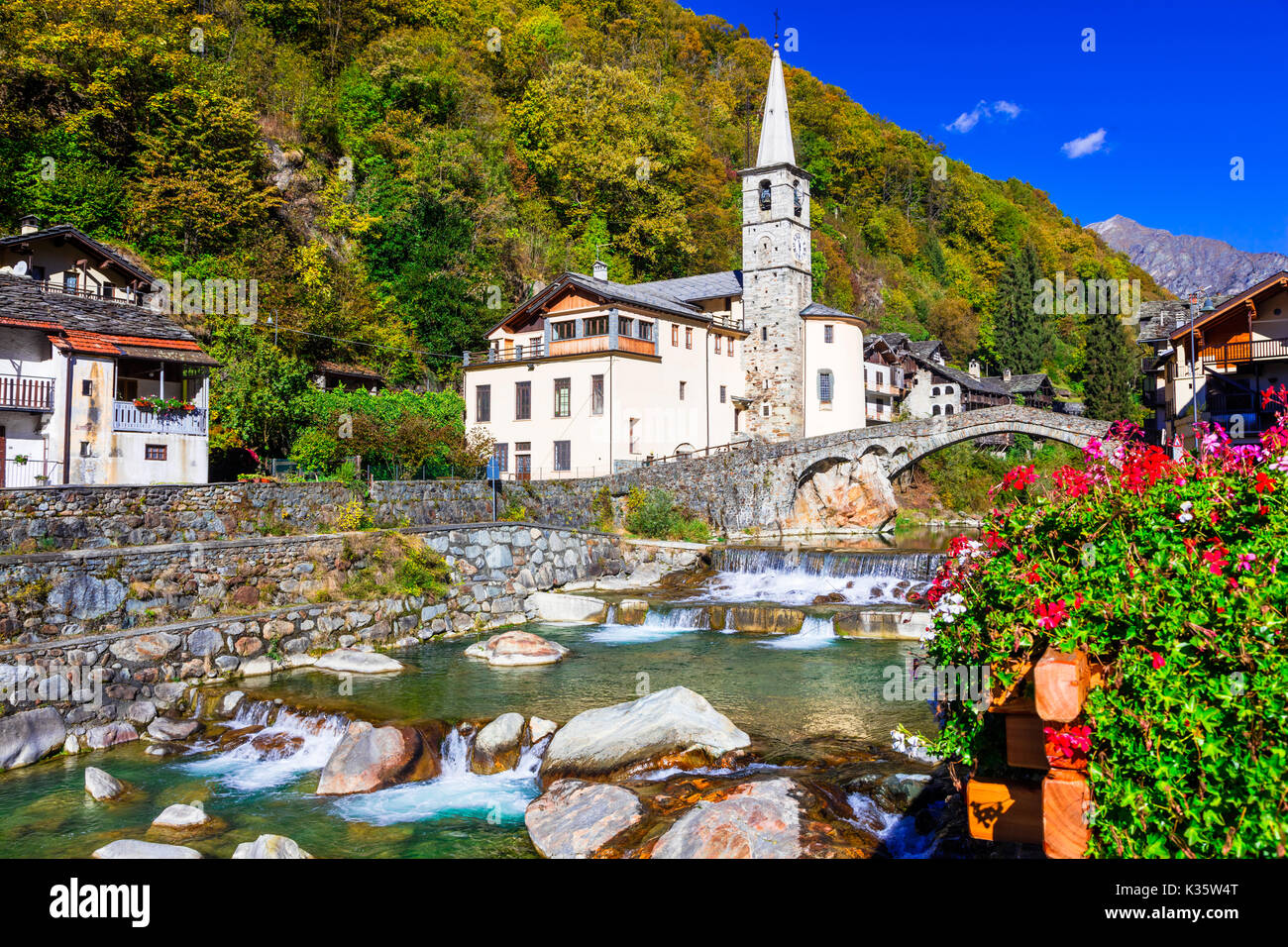Bildliche Lillianes Dorf, Valle d'Aosta, Italien. Stockfoto