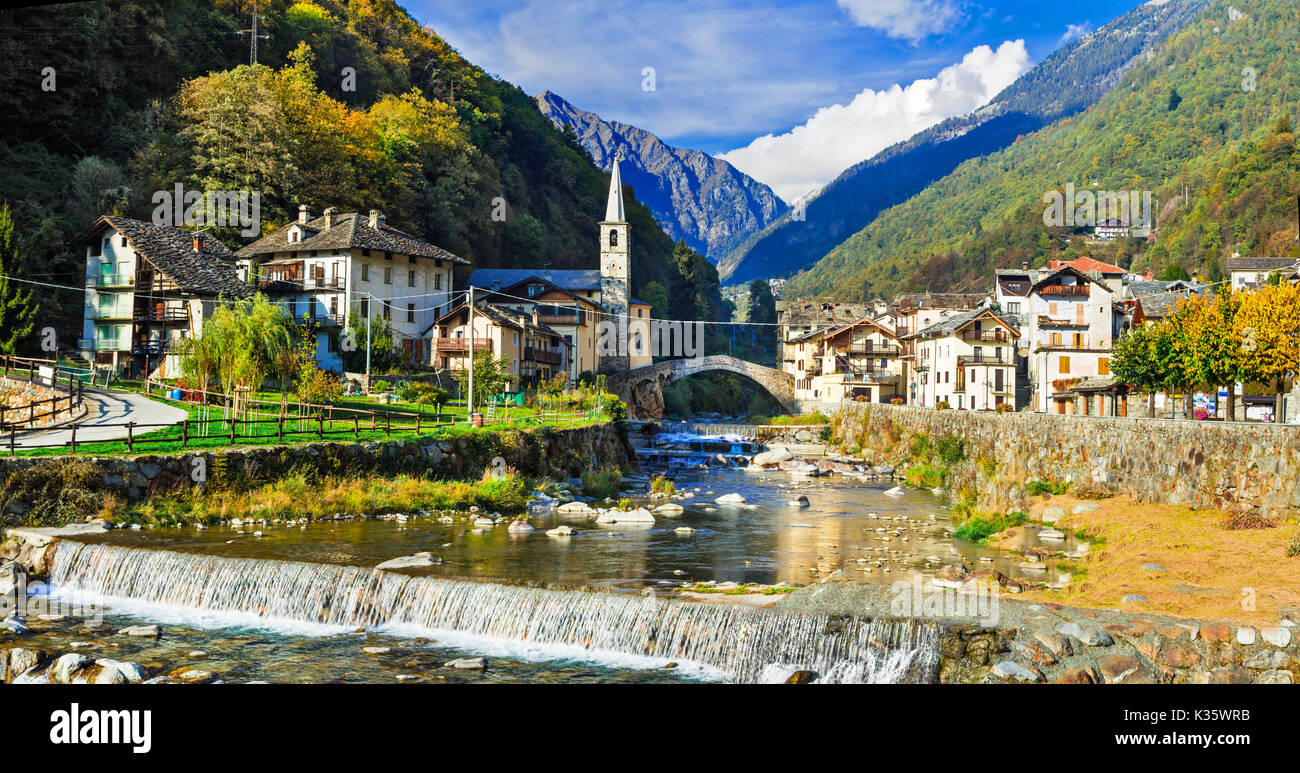 Schöne Lillianes Dorf, Valle d'Aosta, Italien. Stockfoto