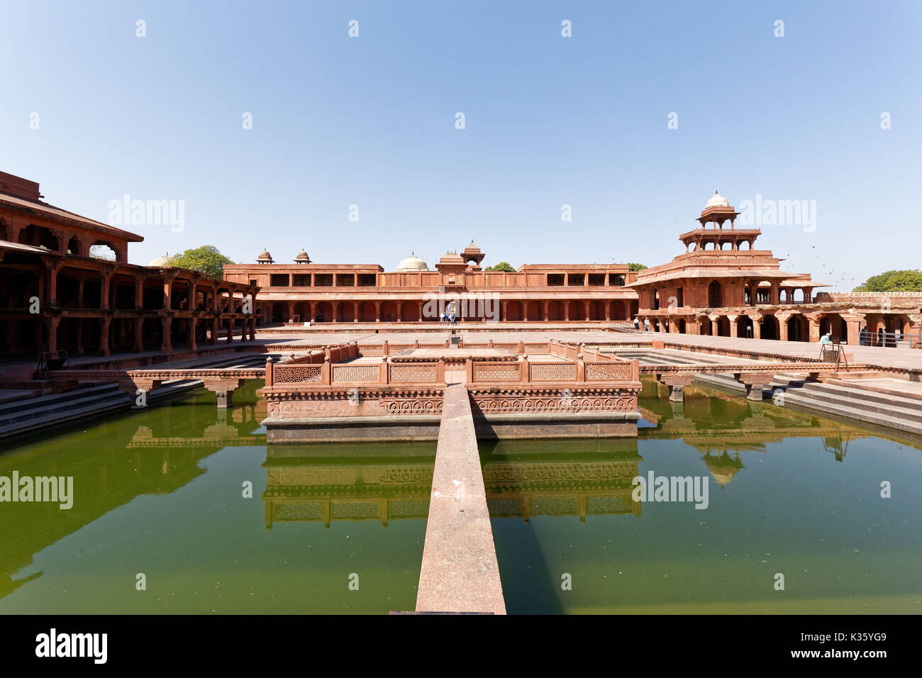 Fatehpur Sikri, Indien. Anup Talao, einem dekorativen Pool mit einer zentralen Plattform und vier Brücken. Stockfoto