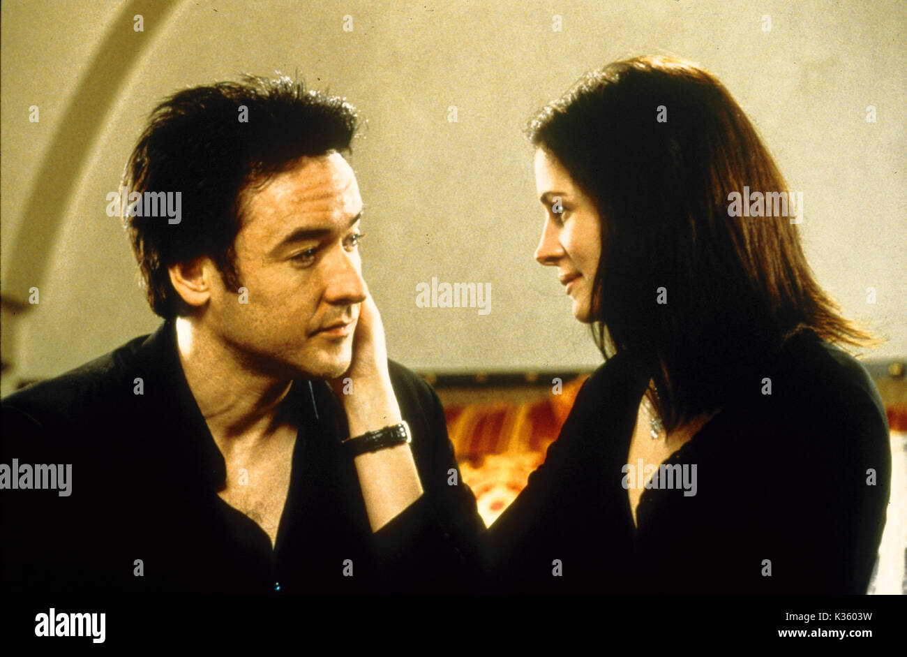 AMERICA'S SWEETHEARTS (US 2001) JOHN CUSACK, JULIA ROBERTS AMERICA'S SWEETHEARTS [US 2001] JOHN CUSACK, JULIA ROBERTS Datum: 2001 Stockfoto