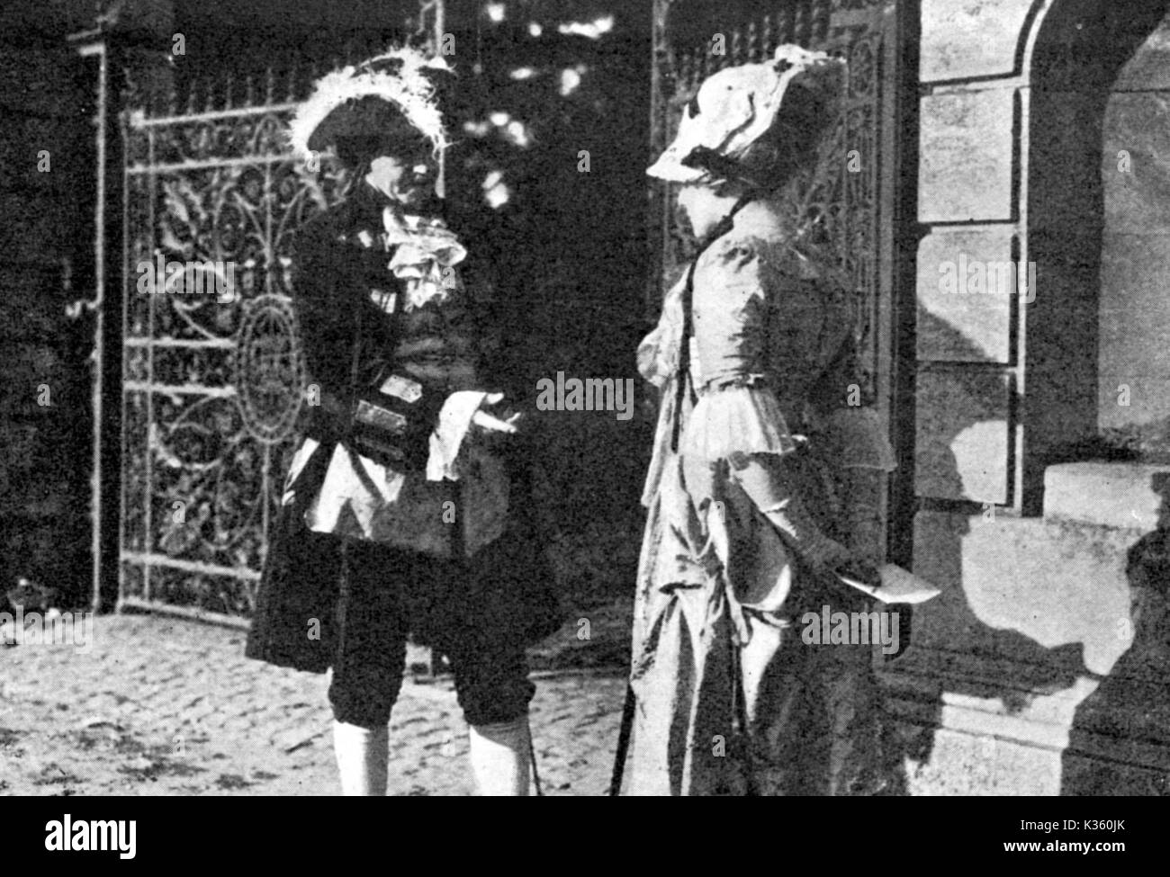 BARNABY RUDGE HAREDALE (JOHN McAndrews) MÖCHTE DEN BRIEF SEHEN, DEN DOLLY (CHRISSIE WHITE) ZU EMMA BRINGT BARNABY RUDGE JOHN McAndrews, wie Haredale den Brief CHRISSIE WHITE sehen möchte, den Dolly zu Emma bringt Datum: 1915 Stockfoto