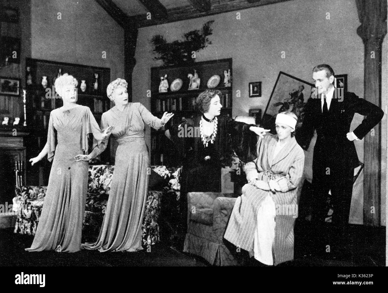 BLITHE SPIRIT HAILA STODDARD, Peggy, Holz, MILDRED NATWICK, DOREEN LANG, Clifton Webb BLITHE SPIRIT HAILA STODDARD, Peggy, Holz, MILDRED NATWICK, DOREEN LANG, Clifton Webb Stockfoto