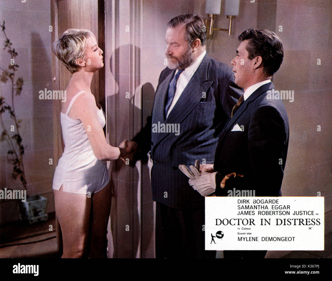 Arzt IN NOT RANK FILME / FILME MYLENE DEMONGEOT, JAMES ROBERTSON JUSTICE, Dirk Bogarde Datum: 1963 Stockfoto