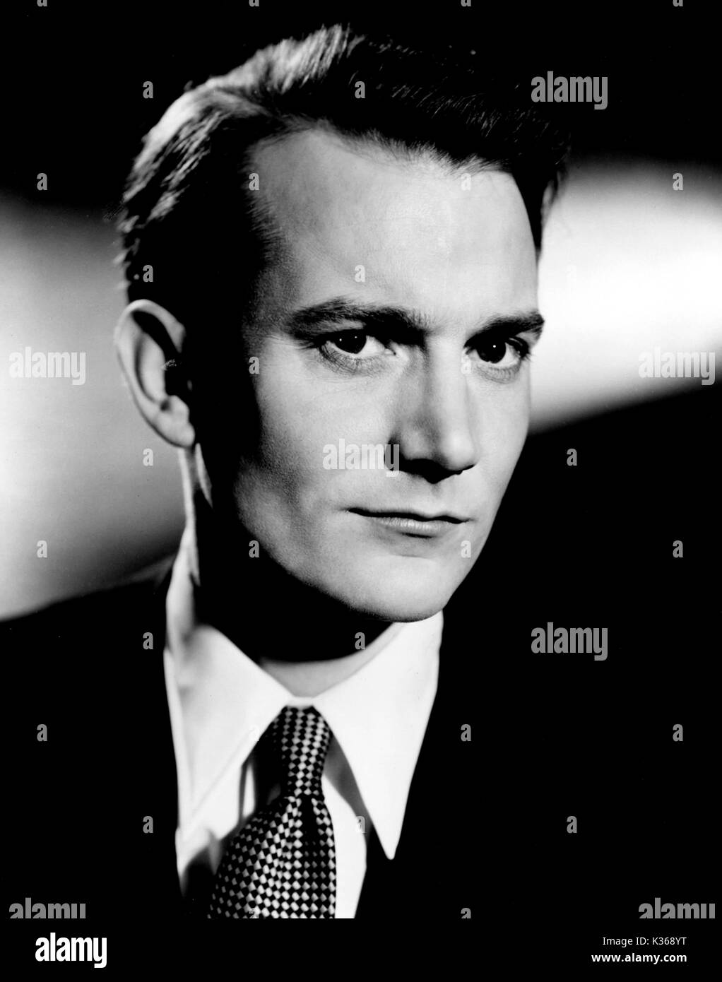 DENHOLM ELLIOTT PORTRAIT VON DER RONALD GRANT ARCHIV Stockfoto