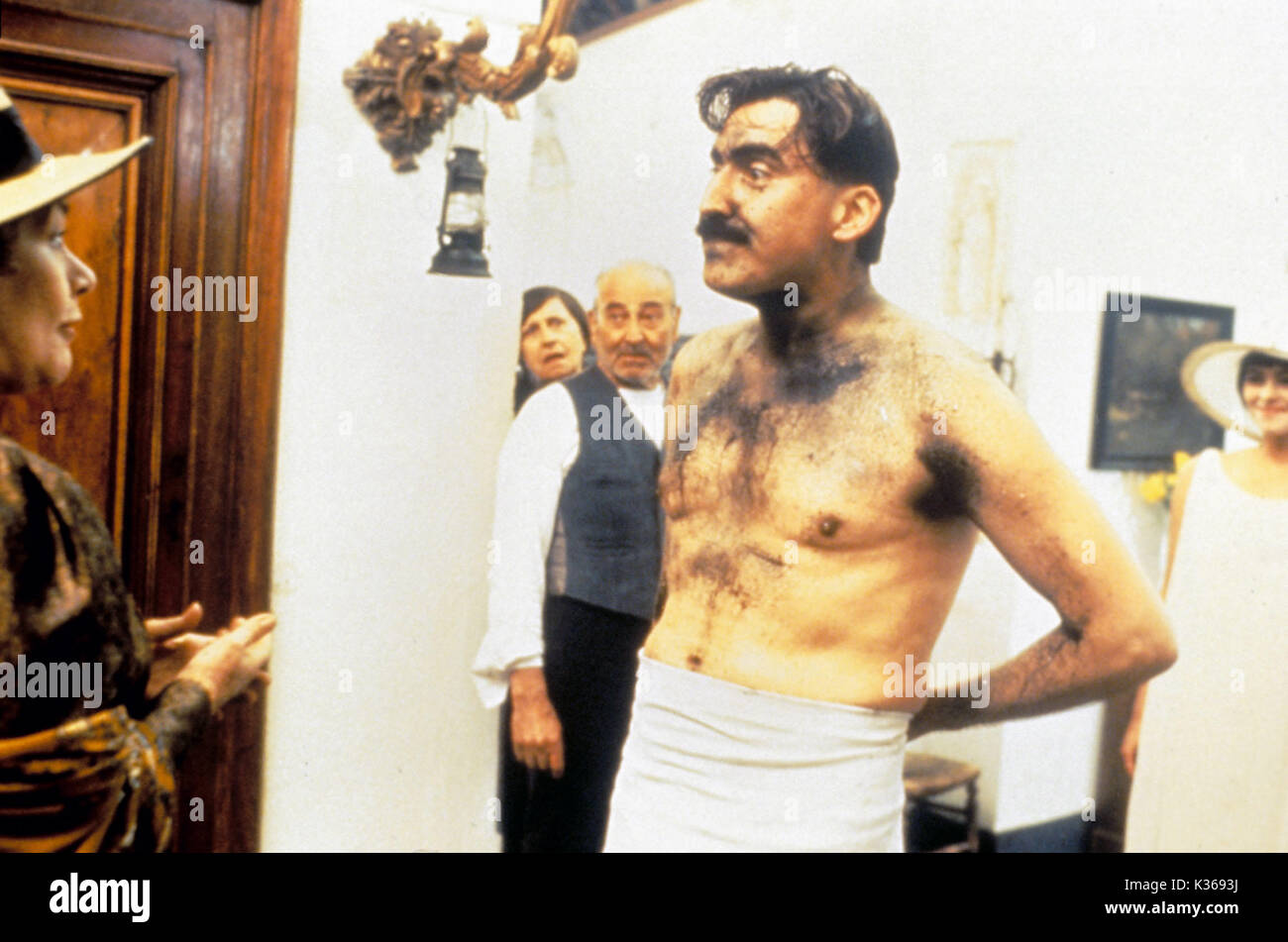 VERZAUBERTE APRIL JOAN PLOWRIGHT, ALFRED MOLINA VERZAUBERTE APRIL JOAN PLOWRIGHT, ALFRED MOLINA Stockfoto