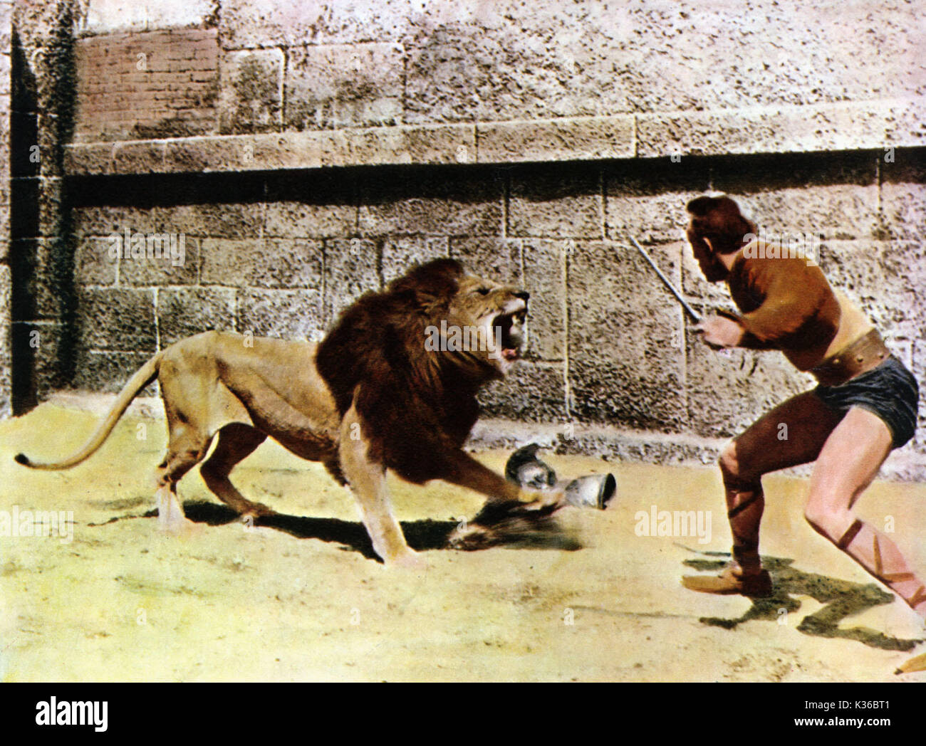 La Rivolta dei gladiatori Gladiator mit einem Löwen Datum: 1958 Stockfoto