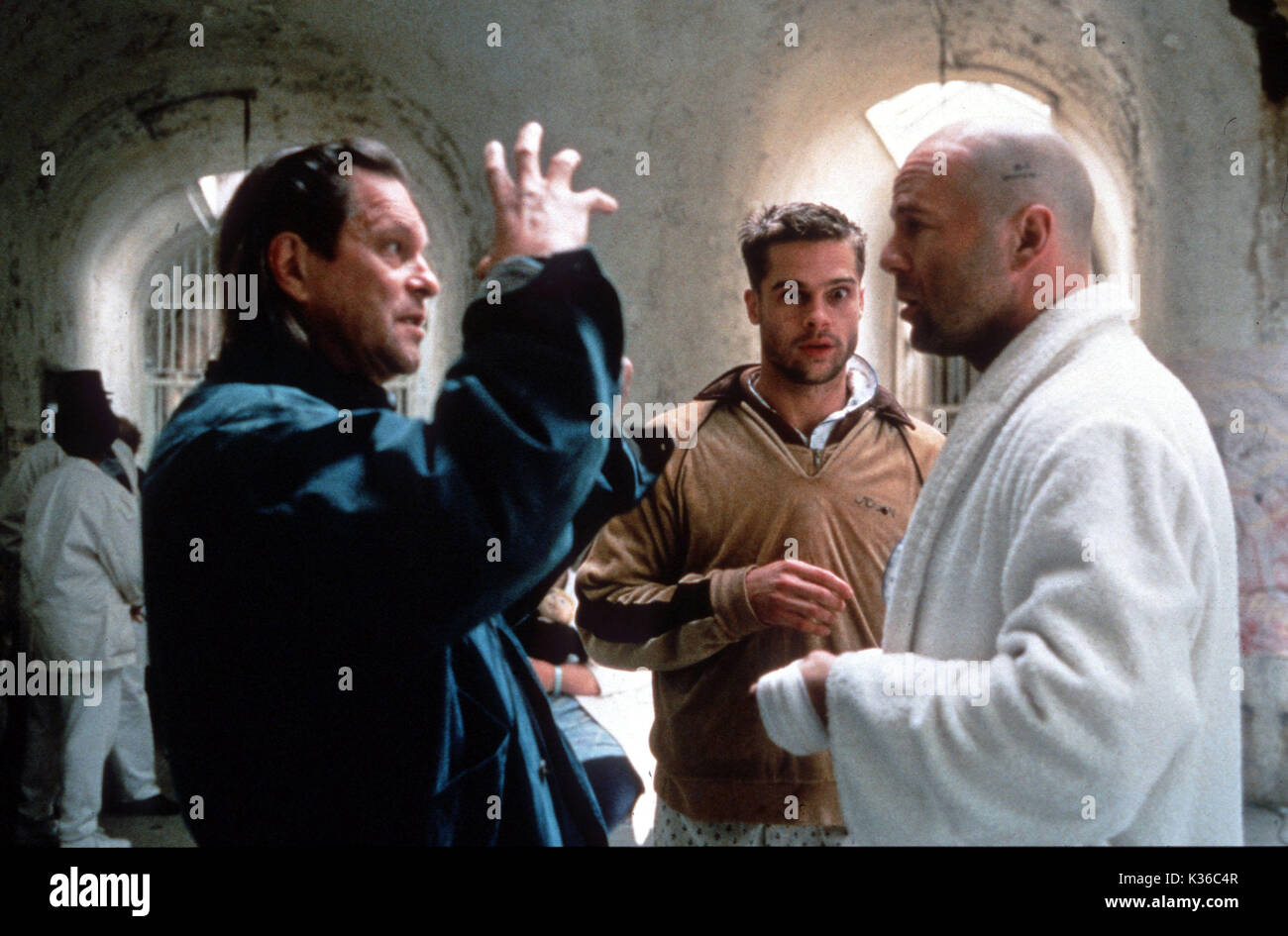 TWELVE MONKEYS DIRECTOR, TERRY GILLIAM, BRAD PITT, BRUCE WILLIS TWELVE MONKEYS DIRECTOR, TERRY GILLIAM, BRAD PITT, BRUCE WILLIS Datum: 1995 Stockfoto