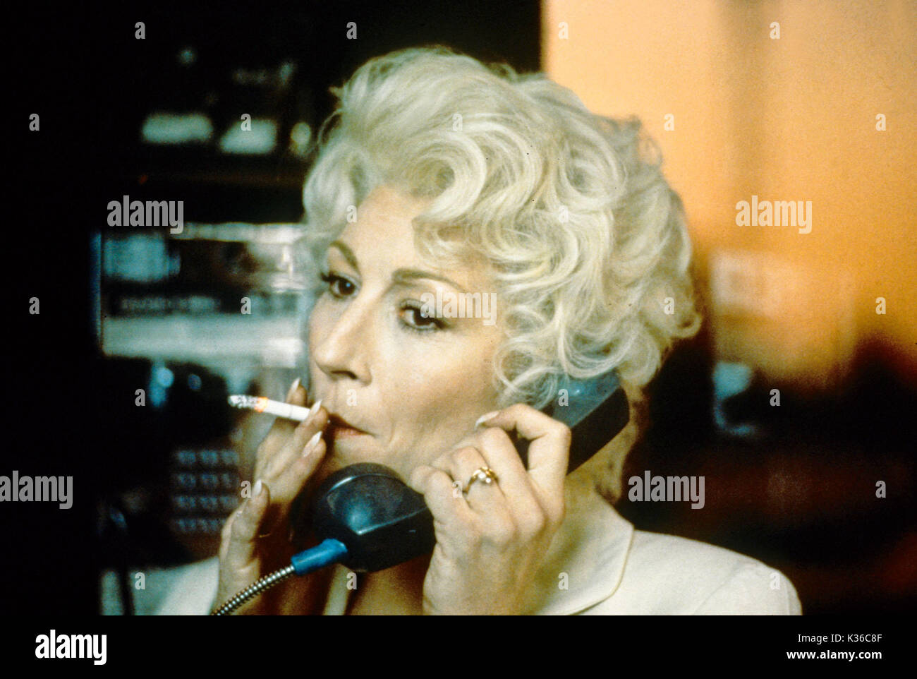 Die GRIFTERS ANGELICA HOUSTON FILM VON CINEPLEX - Odeon Film Datum: 1990 Stockfoto