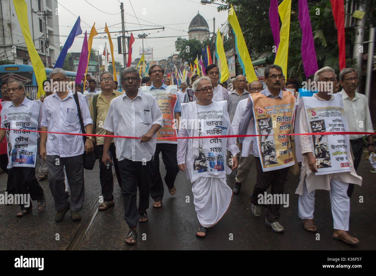 Kolkata, Indien. 01 Sep, 2017. Kolkata, Indien, 01. September 2017. Linke vordere Vorsitzender Biman Basu führt der anti-imperialistischen Rallye. Credit: Sudip Maiti/Alamy leben Nachrichten Stockfoto