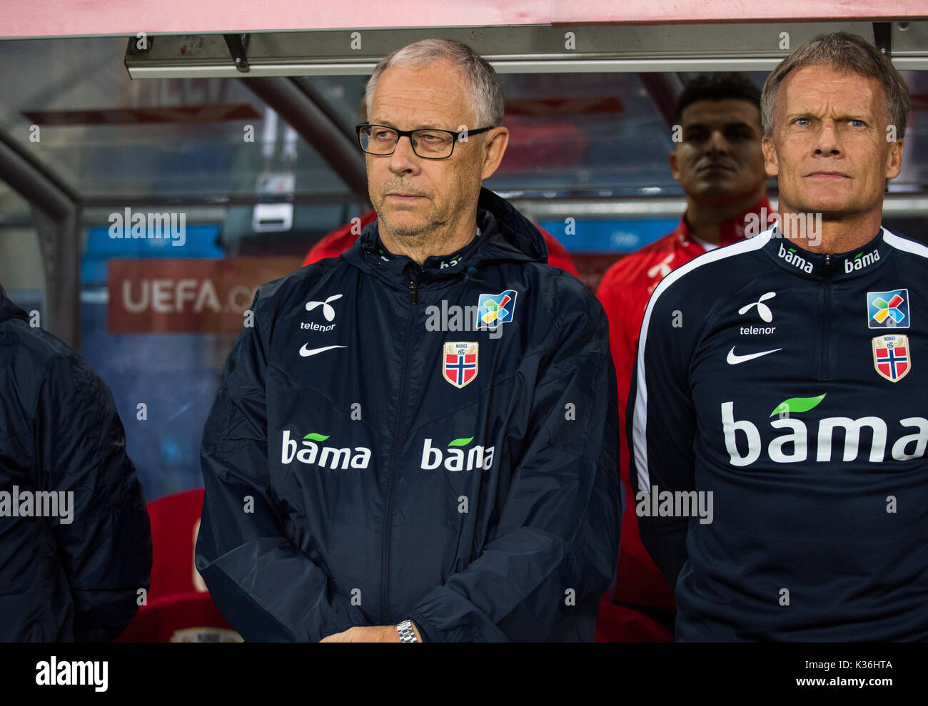 Oslo, Norwegen. 01 Sep, 2017. Norwegen, Oslo - September 1, 2017. Schwedische Team Manager Lars Lagerbäck Norwegen während der Nationalhymne vor dem WM-Qualifikationsspiel zwischen Norwegen und Aserbaidschan an Ullevaal Stadion in Oslo gesehen. Credit: Gonzales Foto/Alamy leben Nachrichten Stockfoto