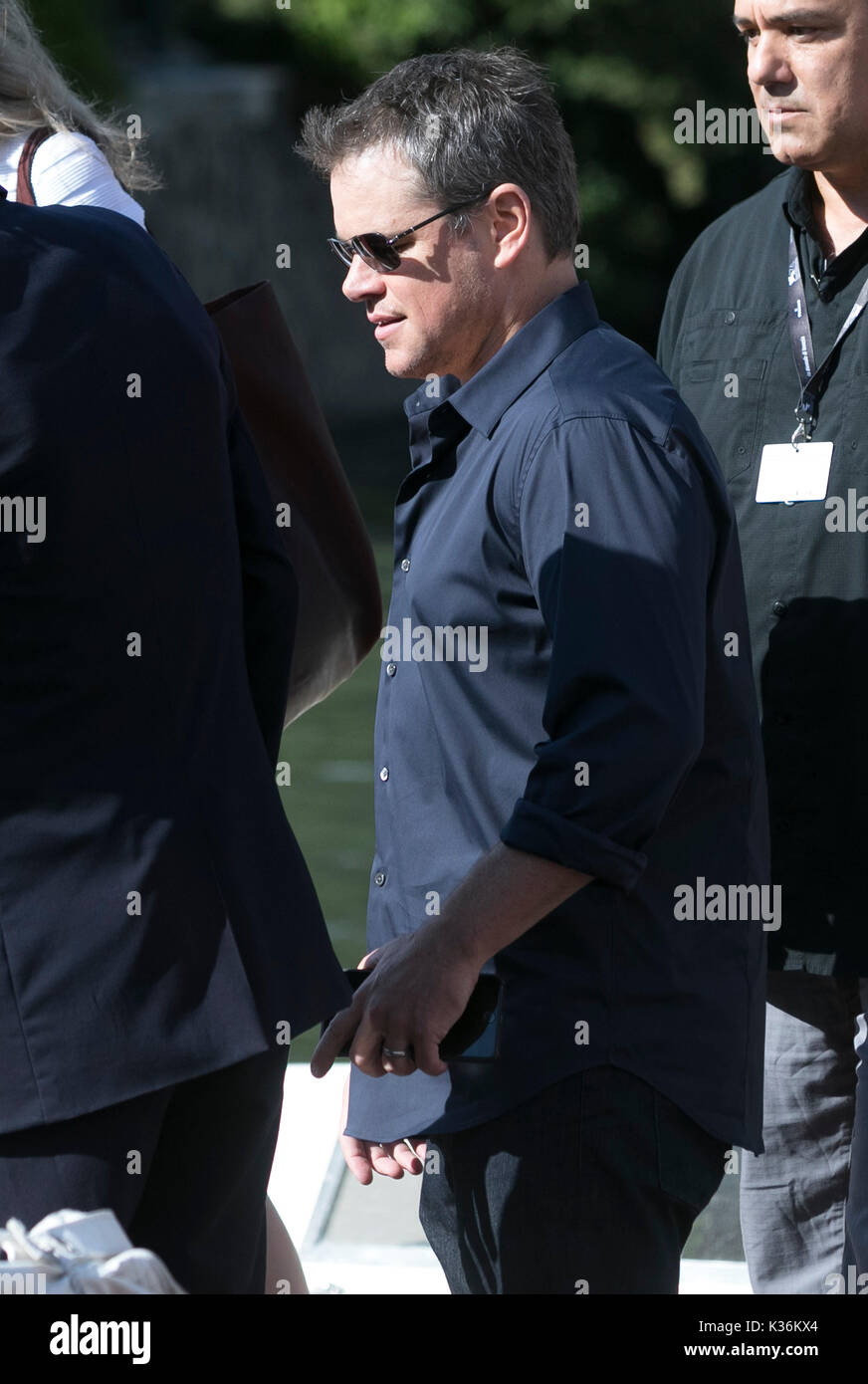 Venedig, Italien. 01 Sep, 2017. Matt Damon fährt mit dem Boot während des 74. Filmfestival von Venedig im Hotel Excelsior in Venedig, Italien, am 01. September 2017. - Keine LEITUNG SERVICE - Foto: Hubert Boesl/dpa/Alamy leben Nachrichten Stockfoto