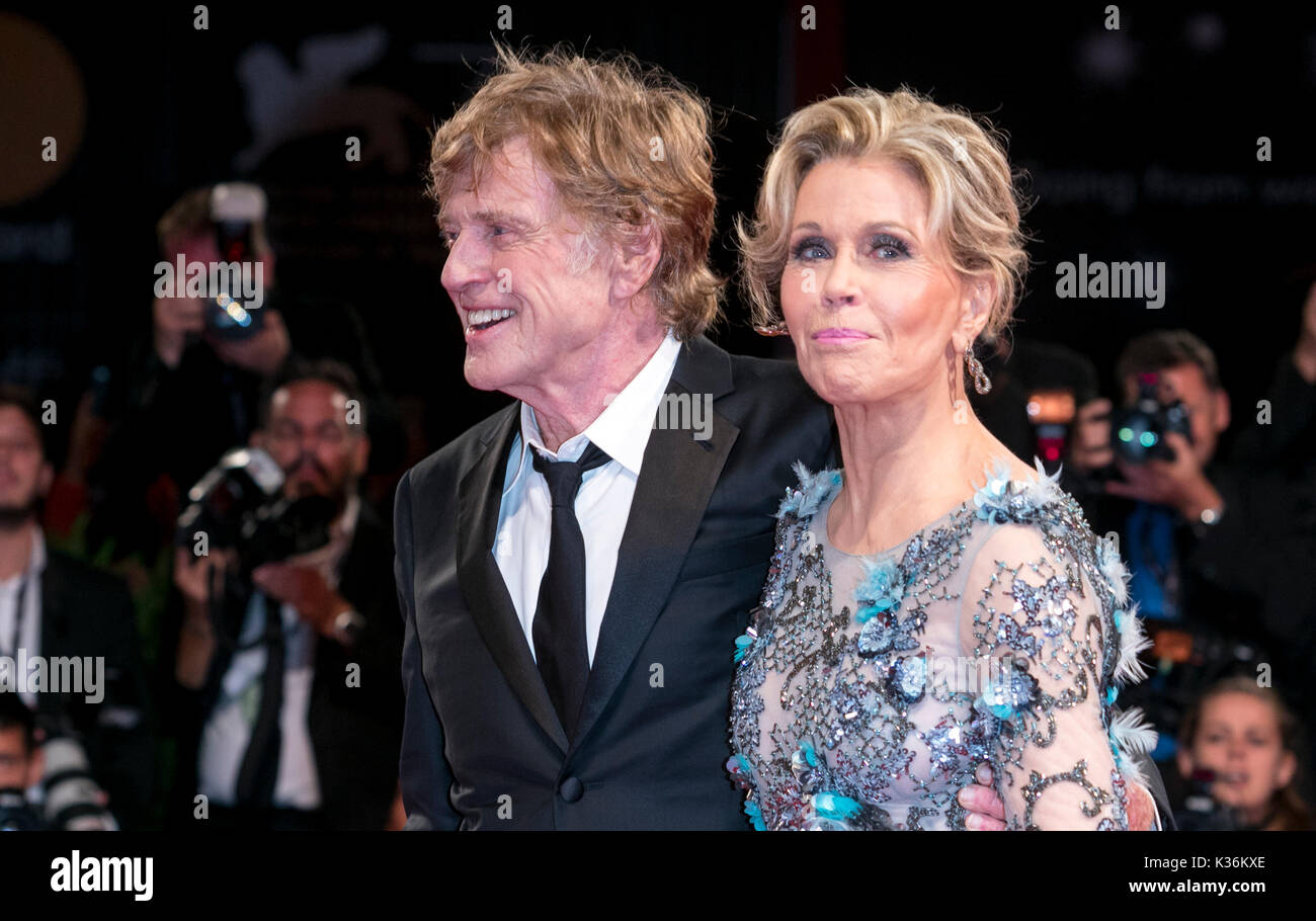 Venedig, Italien. 01 Sep, 2017. Robert Redford und Jane Fonda Besuchen die Premiere von "Unsere Seelen in der Nacht "Das 74. Filmfestival von Venedig Palazzo del Cinema in Venedig, Italien, am 01. September 2017. - Keine LEITUNG SERVICE - Foto: Hubert Boesl Stockfoto