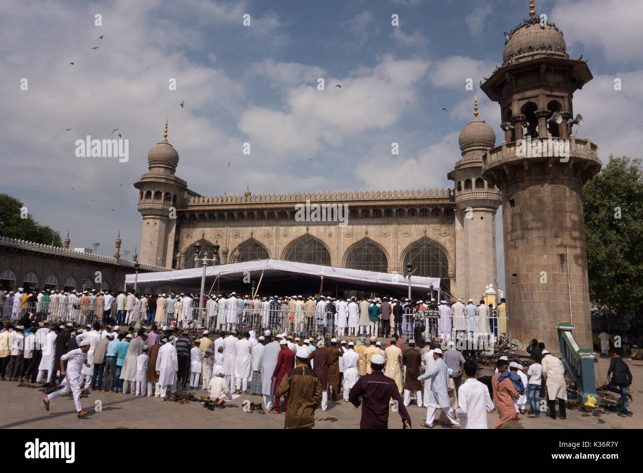 Hyderabad, Indien-02 September 2017. indischen Muslime bieten Gebete während des Eid al-Adha, hat keine bestimmte Zeitdauer an macca Masjid in Hyderabad, Indien. Sanjay borra/alamy Nachrichten Stockfoto