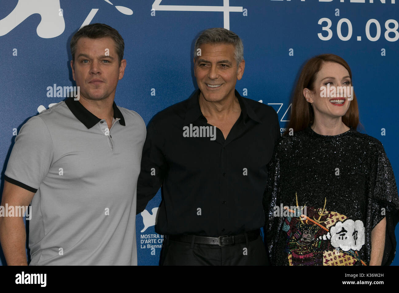 Matt Damon (L-R), George Clooney und Julianne Moore an der Foto Anruf des uburbicon' während des 74. Filmfestival von Venedig Palazzo del Cinema in Venedig, Italien, am 02. September 2017. - Keine LEITUNG SERVICE - Foto: Hubert Boesl Stockfoto