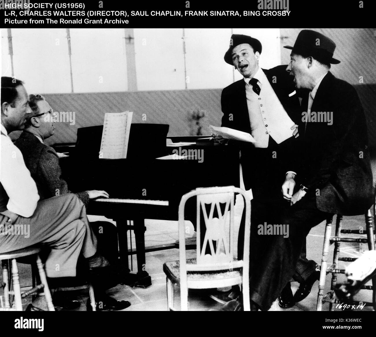 HIGH SOCIETY L-R, Direktor CHARLES WALTERS, Saul Chaplin, Frank Sinatra, Bing Crosby Stockfoto