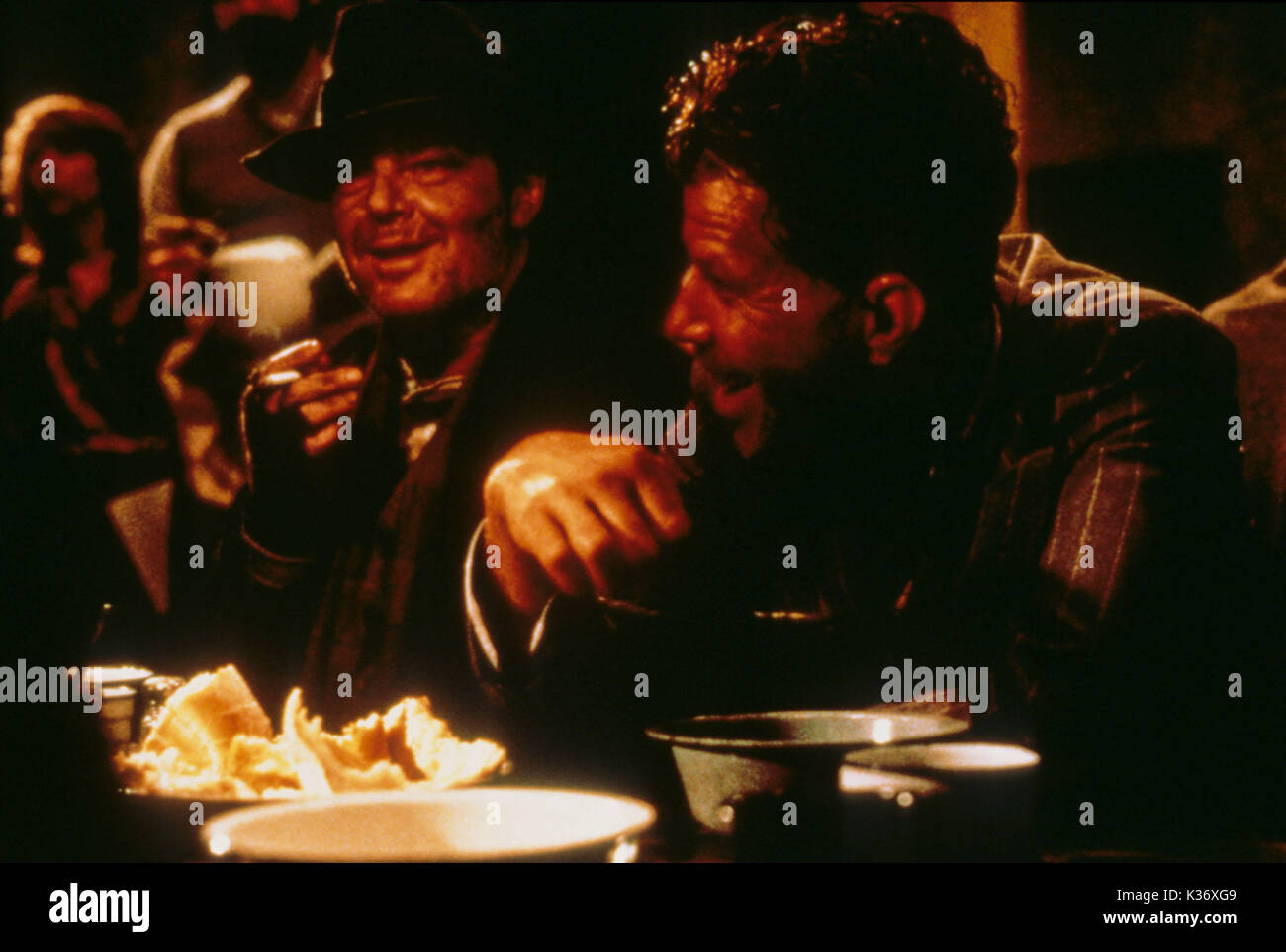 IRONWEED Jack Nicholson und Tom Waits EIN UNTERHALTUNG BILD Datum: 1987 Stockfoto