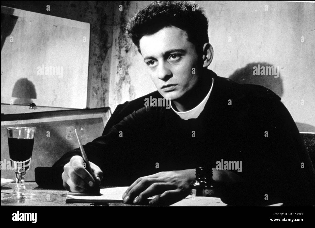 LE JOURNAL D'UN CURE DE CAMPAGNE [FRANKREICH 1951] CLAUDE LAYDU LE JOURNAL D'UN CURE DE CAMPAGNE Datum: 1951 Stockfoto
