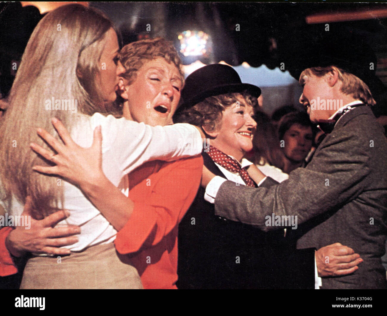 DIE ERMORDUNG VON SCHWESTER GEORGE Beryl Reid und Susannah York im Gateways Club Datum: 1968 Stockfoto