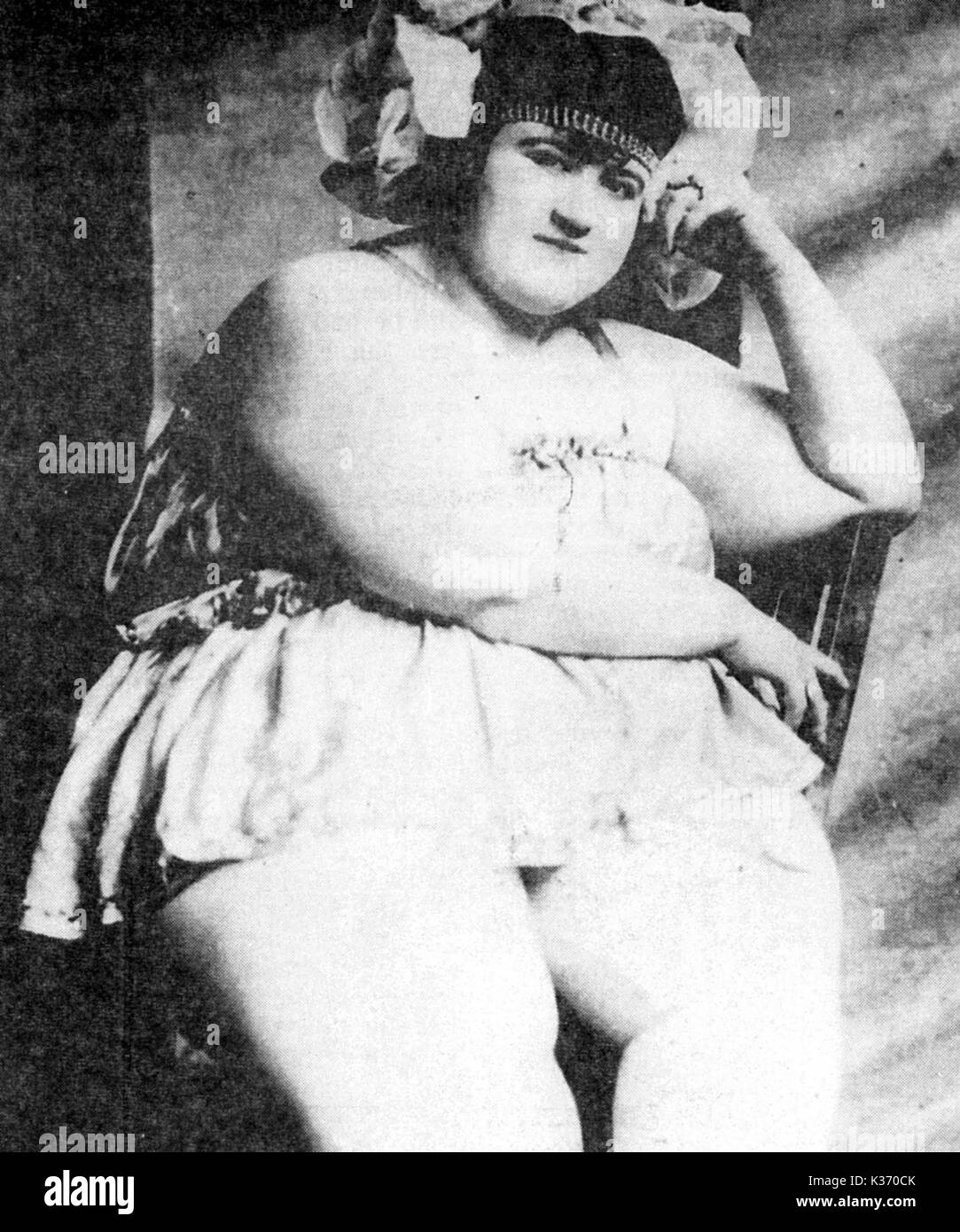 NELLIE LANE IN 1921 MIT EINEM GEWICHT VON 642 KG NELLIE LANE IN 1921 MIT EINEM GEWICHT VON 642 KG Stockfoto