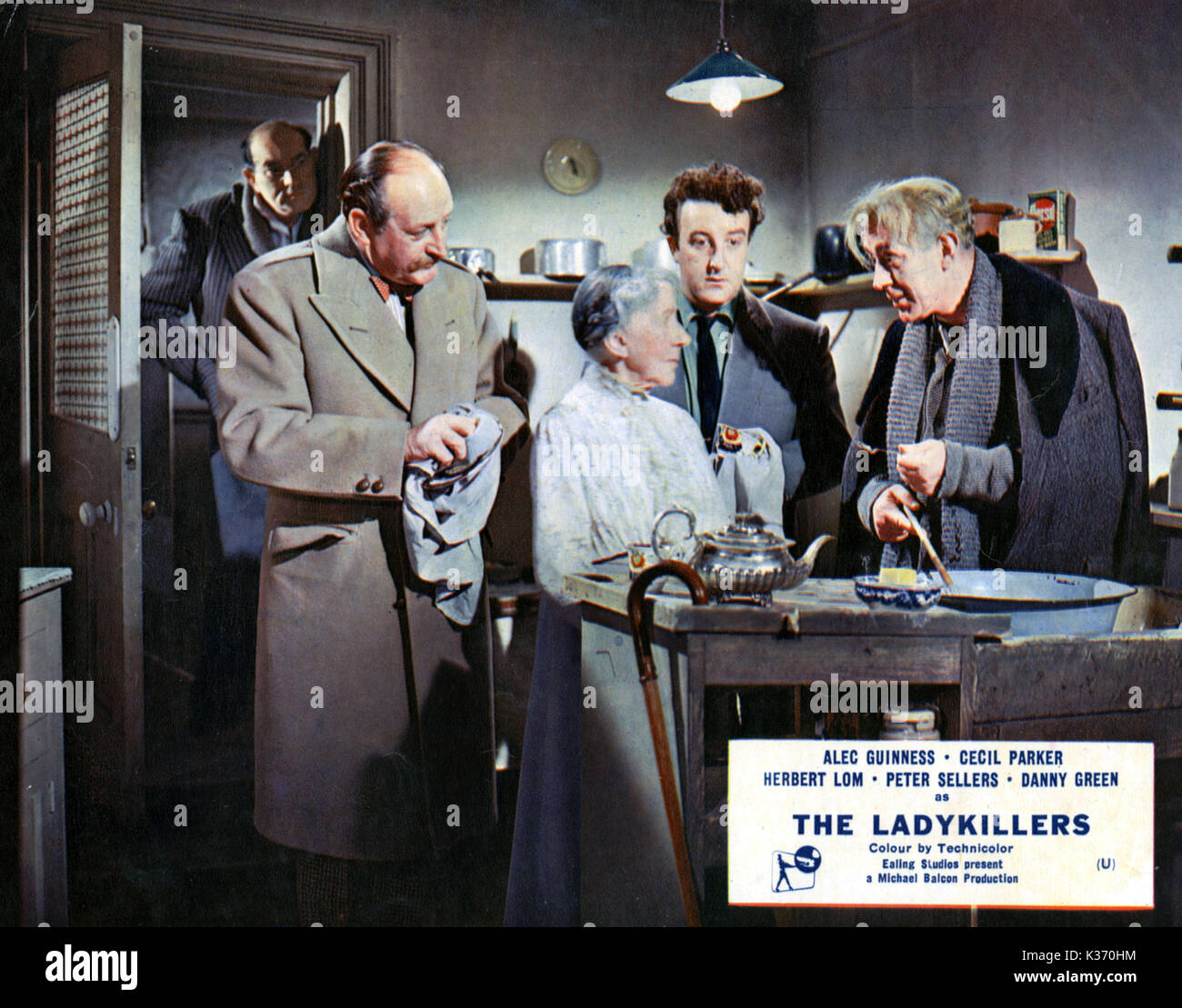 DIE LADYKILLERS L-R, DANNY GREEN, CECIL PARKER, KATIE JOHNSON, PETER SELLERS, ALEC GUINNESS DIE LADYKILLERS L-R, DANNY GREEN, CECIL PARKER, KATIE JOHNSON, PETER SELLERS, ALEC GUINNESS Stockfoto