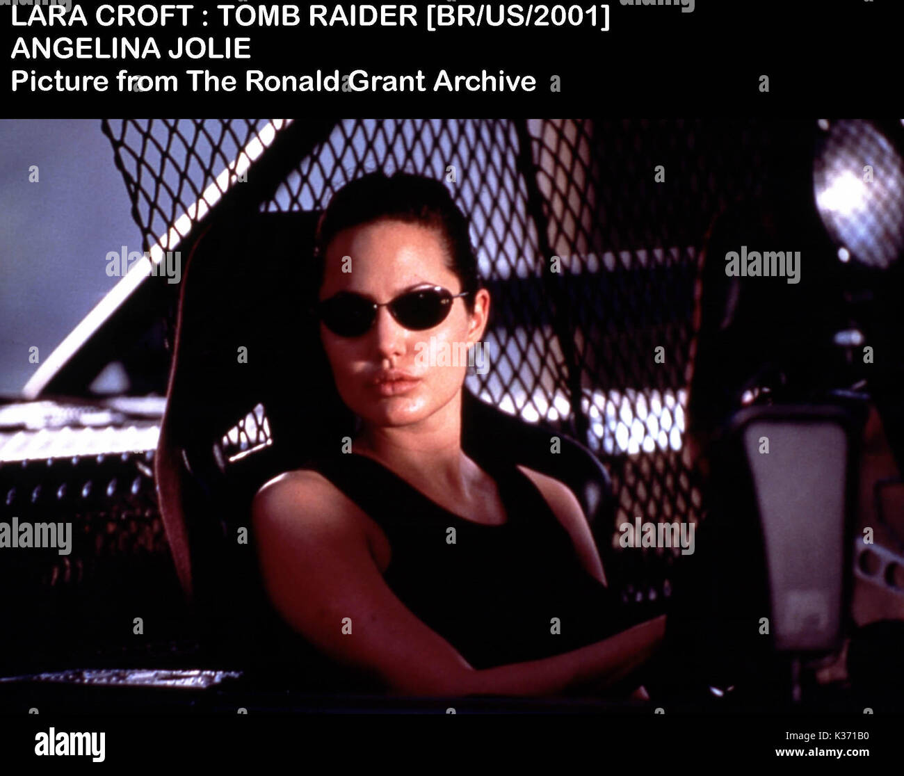 LARA CROFT: Tomb Raider Angelina Jolie Datum: 2001 Stockfotografie - Alamy