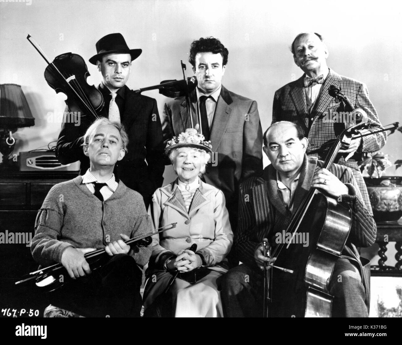 Die LADYKILLERS TOP L-R, Herbert Lom, Peter Sellers, CECIL PARKER UNTEN L-R, Alec Guinness, Katie Johnson, Danny Grün Stockfoto