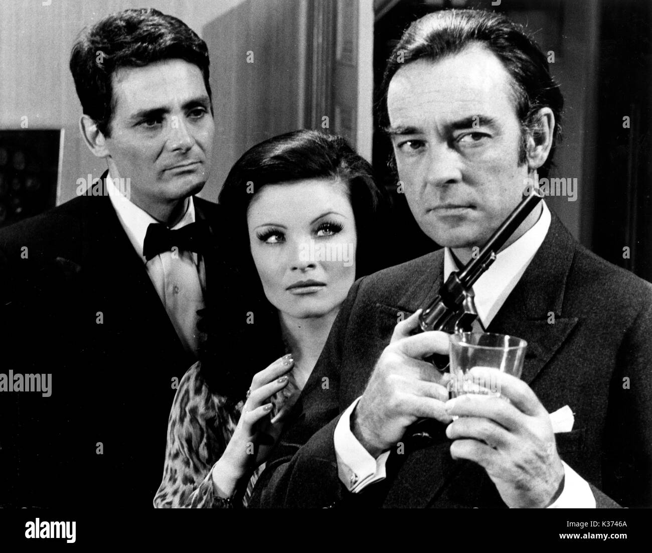 Ein Mann ABOUTA HUND DAVID HEDISON, KATE OMARA, RICHARD JOHNSON Stockfoto