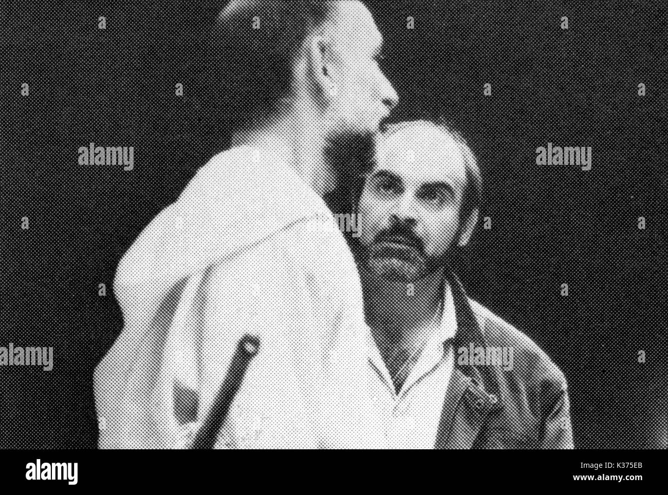 OTHELLO RSC PRODUCTION 1985 BEN KINGSLEY AS OTHELLO, DAVID SUCHET AS IAGO OTHELLO RSC PRODUCTION 1985 BEN KINGSLEY AS OTHELLO, DAVID SUCHET AS IAGO Stockfoto