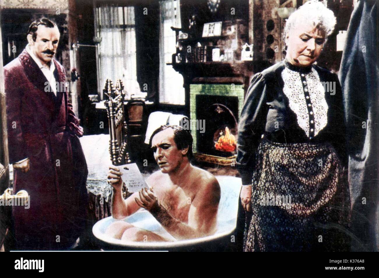 Das PRIVATLEBEN DES SHERLOCK HOLMES COLIN BLAKELY als DR WATSON, ROBERT STEPHENS ALS SHERLOCK HOLMES, IRENE HANDL WIE FRAU HUDSON Datum: 1970 Stockfoto