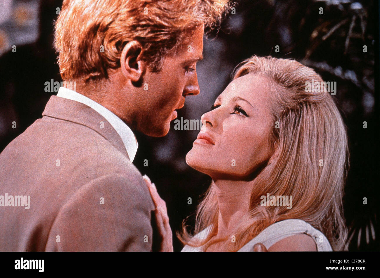 Sie Associated British Pathe/HAMMER FILME JOHN RICHARDSON, Ursula Andress Datum: 1965 Stockfoto