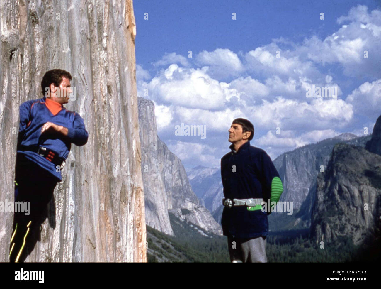 Star Trek V: The Final Frontier William Shatner.... Captain James T. Kirk Leonard Nimoy.... Captain Spock Datum: 1989 Stockfoto