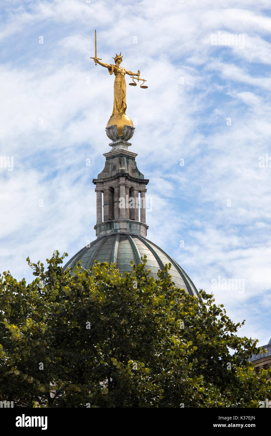 Die dame Gerechtigkeit statue am Old Bailey, zentralen Strafgerichtshof in Central London, UK. Stockfoto