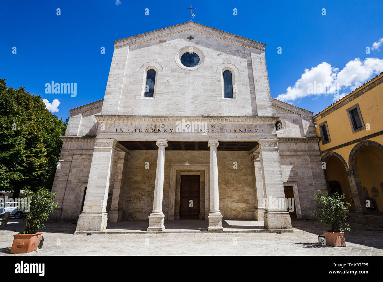 Detail der Fassade des Doms San Secondiano in Chiusi, in Siena, Italien. Stockfoto