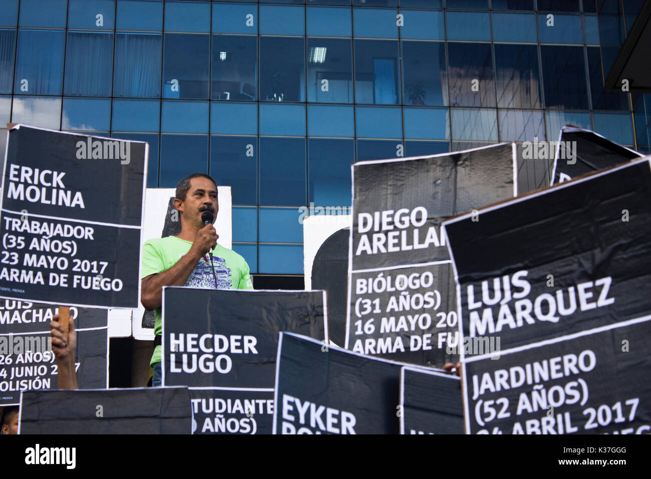 Cheo Carvajal, Sozialaktivist, gibt eine Rede während einer Demonstration gegen die Regierung von Nicolás Maduro. Stockfoto