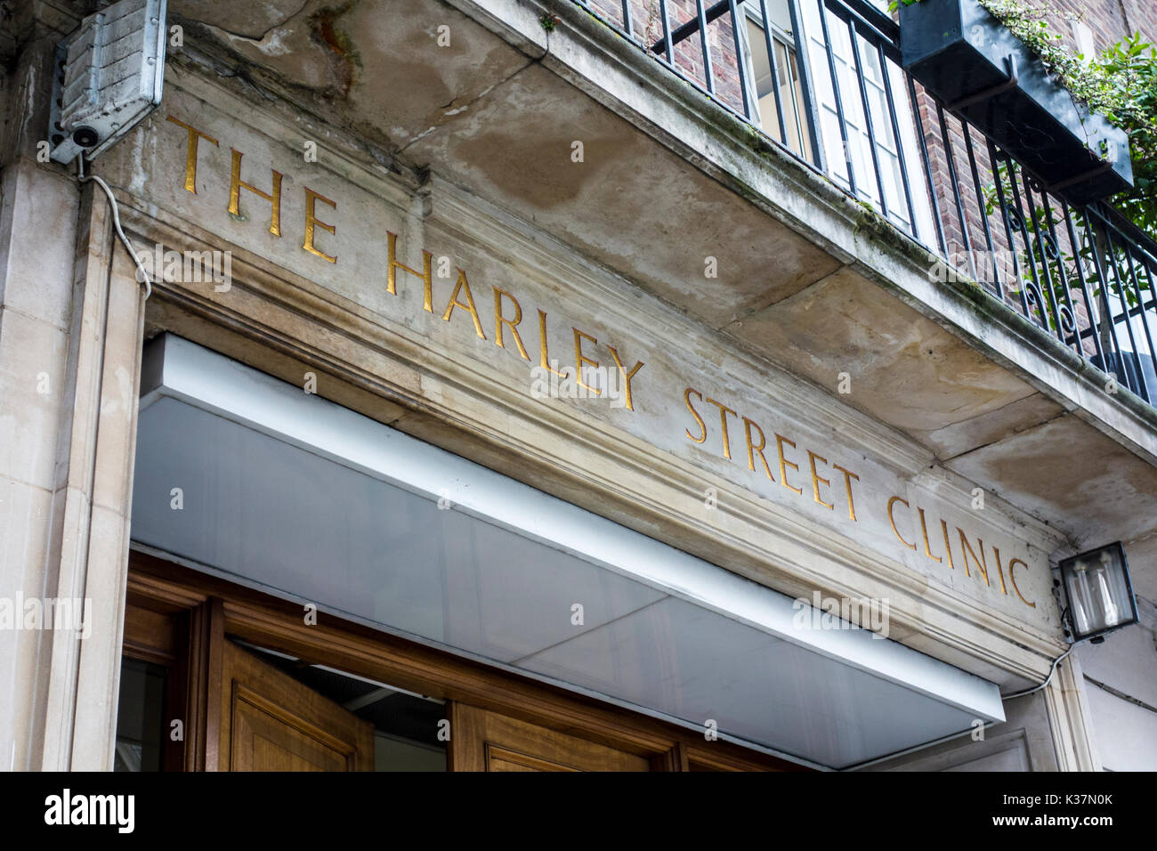Die Harley Street Klinik Schild über dem Eingang, London Stockfoto