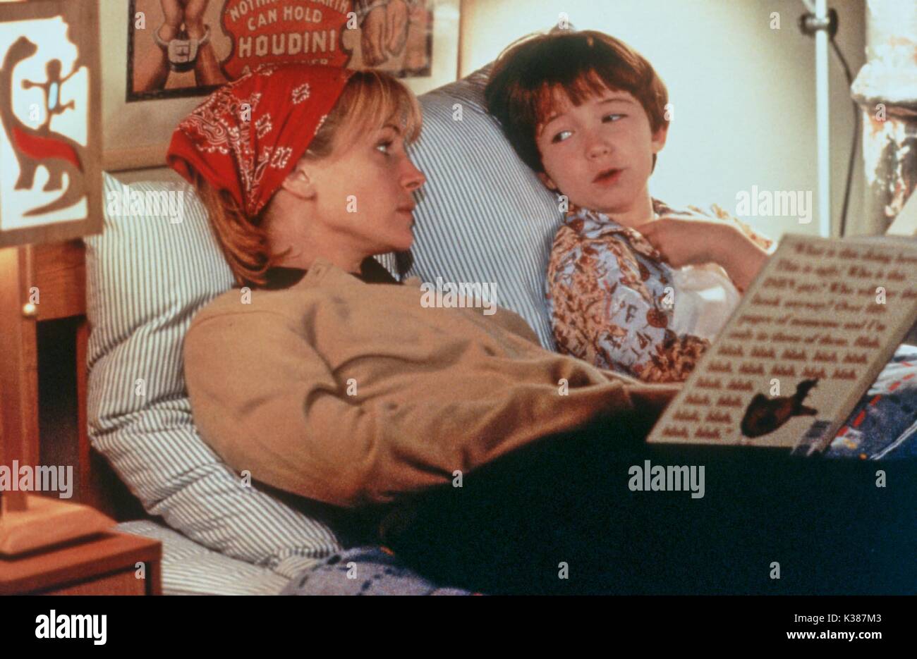 STIEFMUTTER JULIA ROBERTS UND LIAM AIKEN EIN COLUMBIA TRISTAR FILM STIEFMUTTER JULIA ROBERTS UND LIAM AIKEN EIN COLUMBIA TRISTAR FILM Datum: 1998 Stockfoto