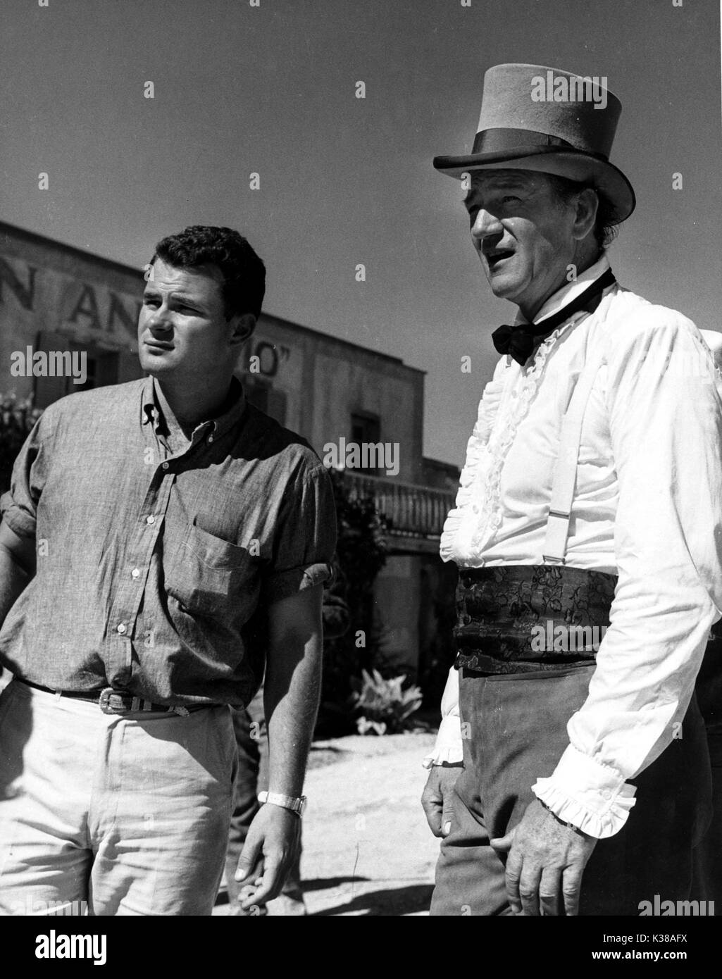 Michael und John Wayne auf dem Satz der Alamo in 1960. Michael war eine Produktion Assistent an diesem Film Stockfoto