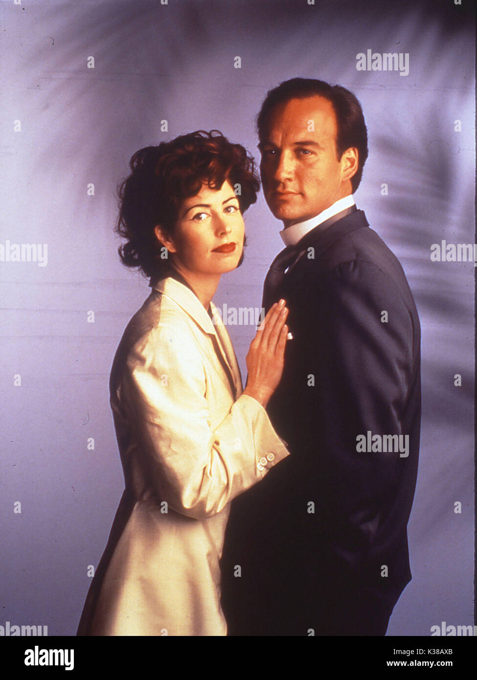 WILD PALMS DANA DELANEY, James Belushi Stockfoto