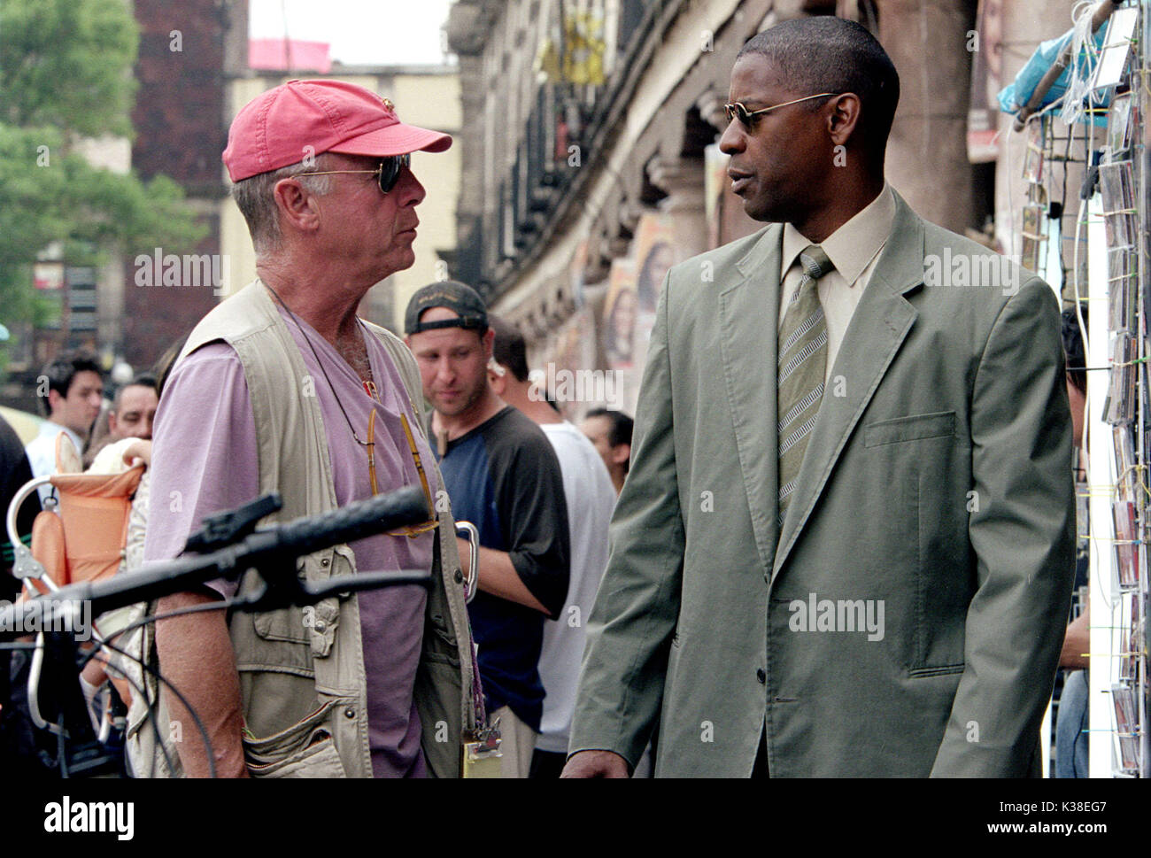 MANN IN FLAMMEN DIREKTOR: TONY SCOTT UND DENZEL WASHINGTON FILMINDUSTRIE/-PRODUKTION FILMEN 2000S REGENCY ENTERPRISES & 20TH CENTURY FOX Datum: 2004 Stockfoto