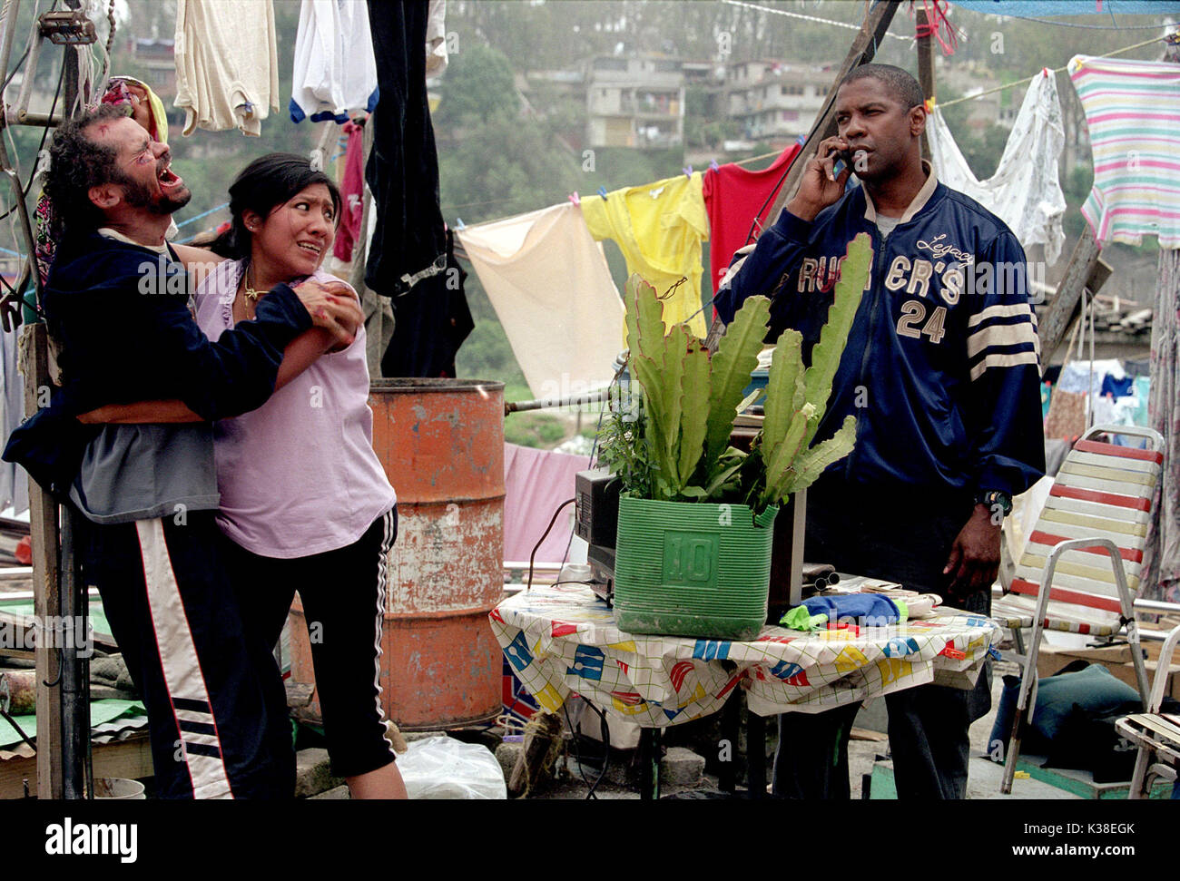 MANN IN FLAMMEN DENZEL WASHINGTON REGENCY ENTERPRISES & 20TH CENTURY FOX Datum: 2004 Stockfoto