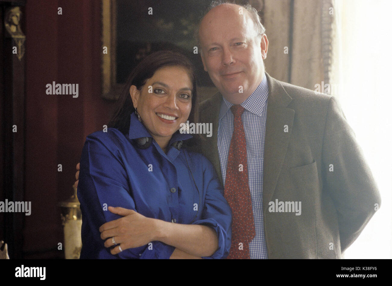 VANITY FAIR Regisseurin Mira Nair mit Drehbuchautor JUILAN FELLOWES FILM Industrie/Produktion Schüsse 2000 s Datum: 2004 Stockfoto