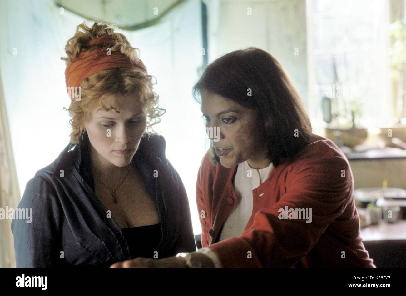 VANITY FAIR Regisseurin Mira Nair mit Reese Witherspoon Film Industrie/Produktion Schüsse 2000 s Datum: 2004 Stockfoto