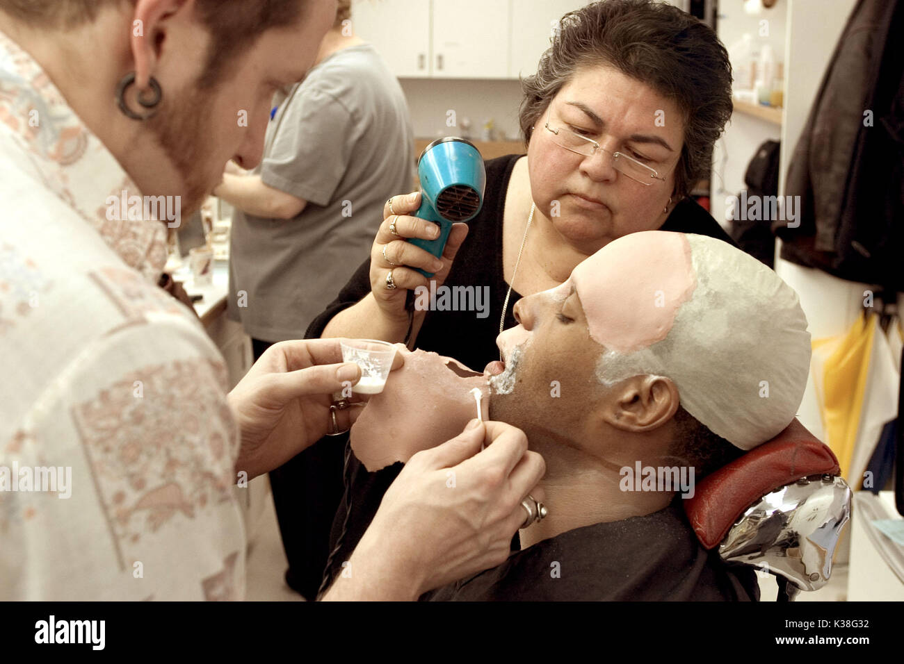 White Chicks Shawn Wayans Regie Keenan Ivory Wayans Film Industrie Produktion Schusse 2000 S Make Up Kunstler Prothetik Datum 2004 Stockfotografie Alamy
