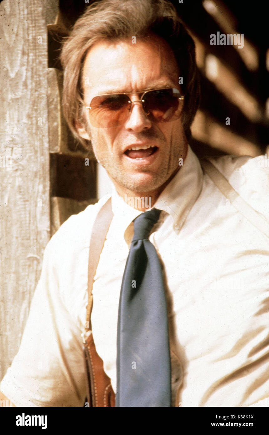 Der FEHDEHANDSCHUH Clint Eastwood Datum: 1977 Stockfoto