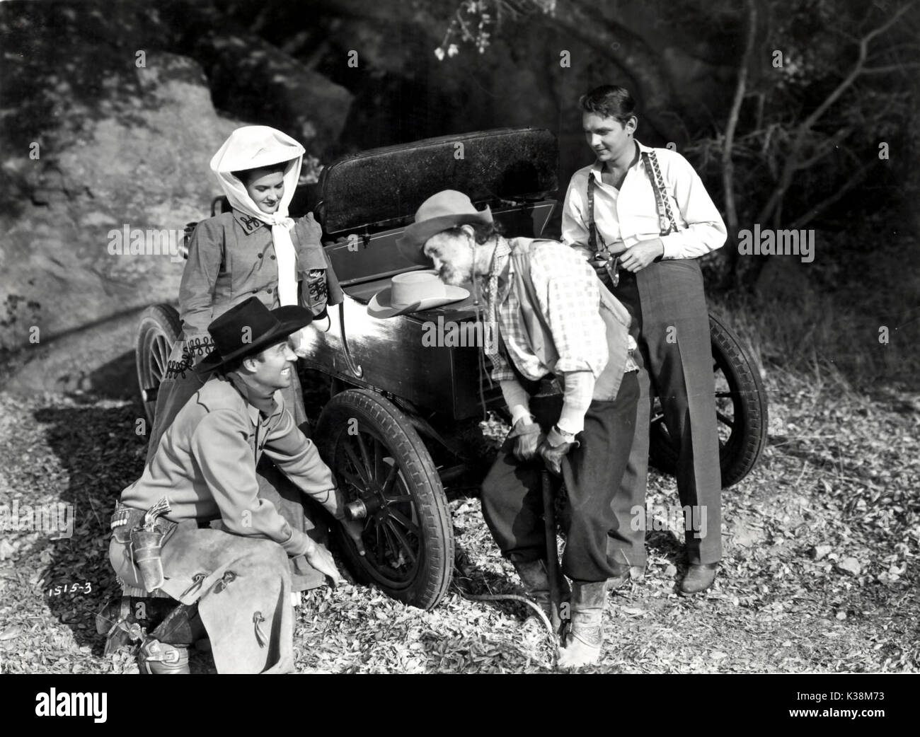 Eroberung von Cheyenne Wild Bill Elliott, Links, EMMETT LYNN, Old Timer mit Pumpe, [?] Stockfoto