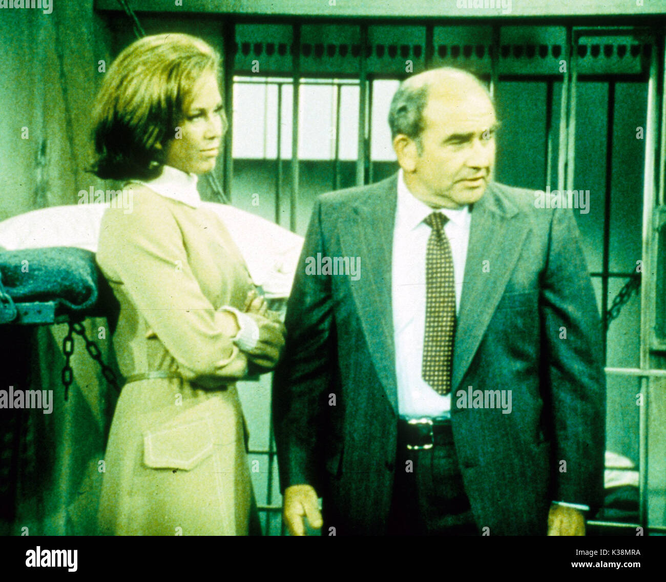 MARY TYLER MEHR Mary Tyler Moore, EDWARD ASNER Stockfoto