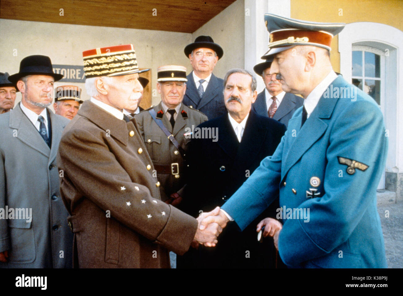 PETAIN JACQUES DUFILHO, [?], Jean Yanne [Pierre Laval], LUDWIG HAAS [Hitler] Datum: 1993 Stockfoto